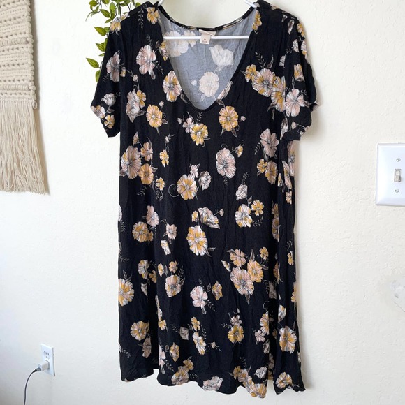 Mossimo Dresses & Skirts - mossimo xl floral t-shirt dress